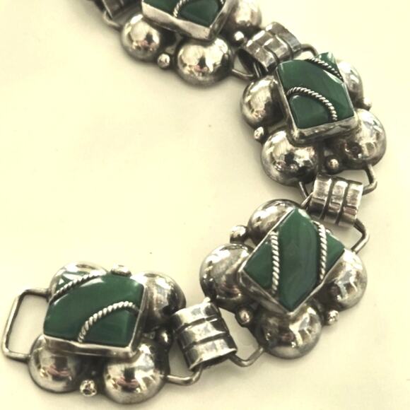 Vintage Pre-1950's Mexico Sterling & Carved Green Stone Link Bracelet - Picture 3 of 9